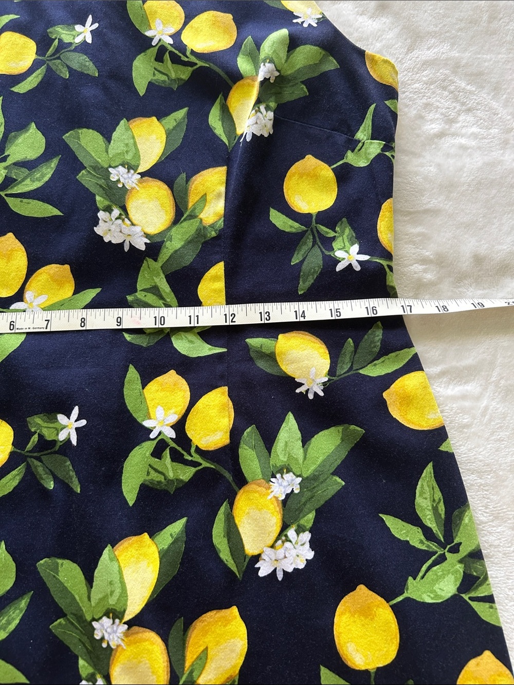 Chetta B Sleeveless Lemon
Print Dress Navy Blue White
Blossoms Size 8 - Picture 9 of 10